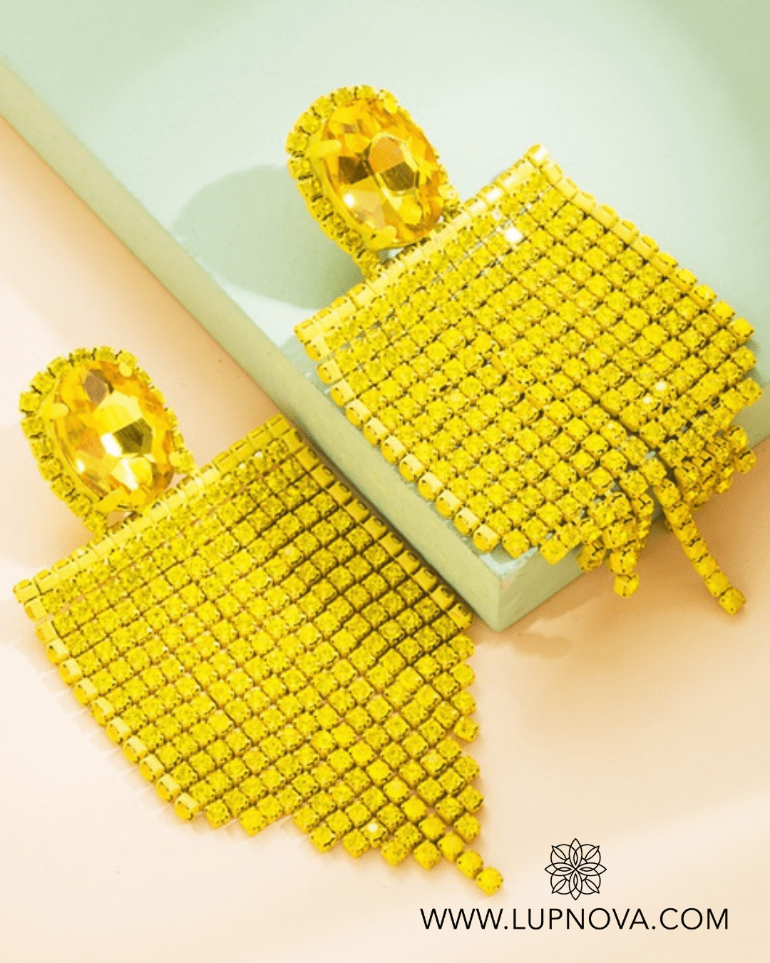 Aretes banderolas de borlas amarillo