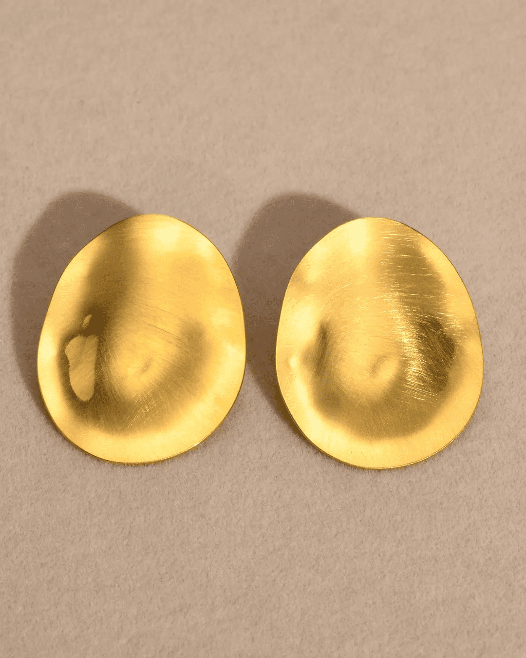 Aretes lunares de acero