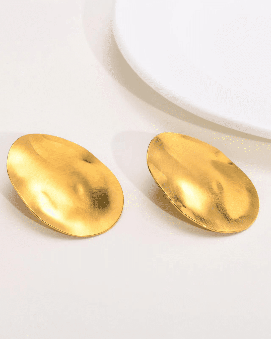 Aretes lunares de acero