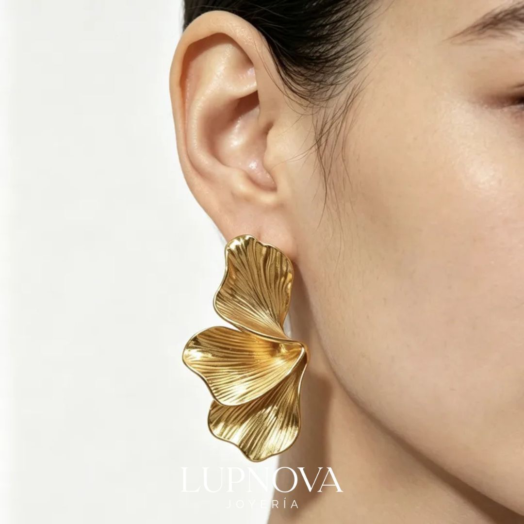 Aretes Sculpted Bloom